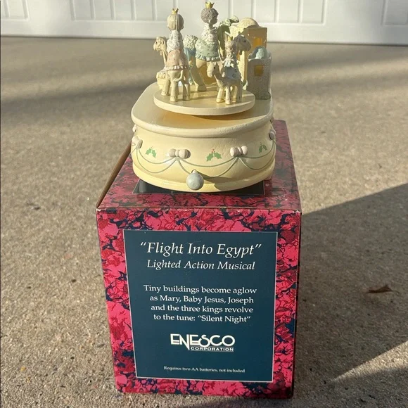 Precious moments nativity lighted action musical "Flight into into Egypt" Ensco - Picture 9 of 17